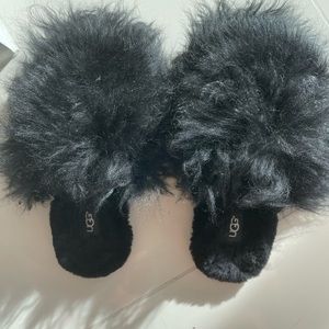Fluffy fur Ugg slides. Gently used. Great condition.
